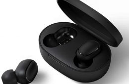 Redmi Airdots – True Wireless Earphones with Wireless Charging Case